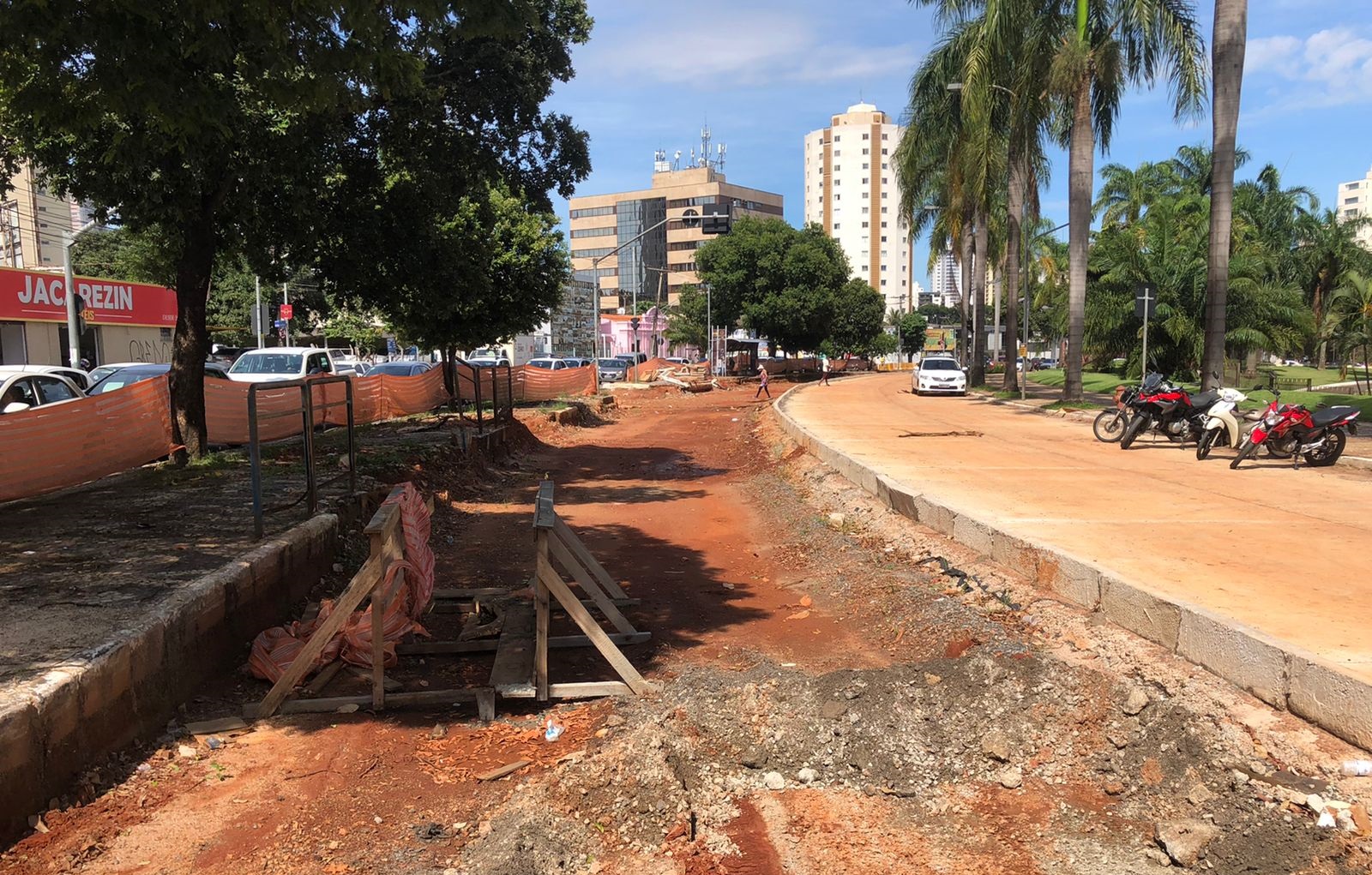 Motoristas reclamam da paralisação das obras do BRT em Goiânia