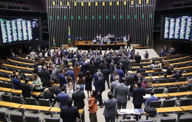 Motta diz que vota isenção do IR no dia 1º de outubro, mesmo sem acordo sobre anistia