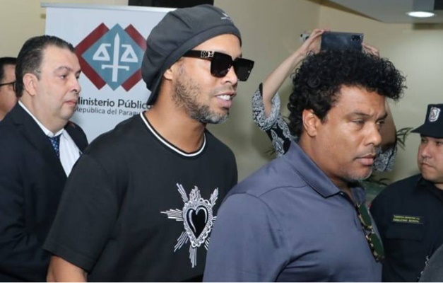 MP rejeita pedido de transferência para prisão domiciliar de Ronaldinho Gaúcho
