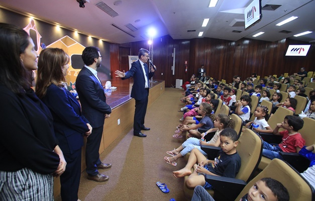 MPGO recebe alunos da rede municipal em ação sobre prevenção de abuso sexual