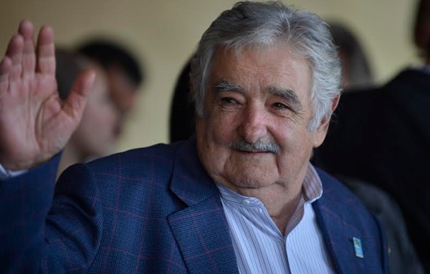 Mujica deve explicar ao Senado declarações de que Lula sabia do mensalão 