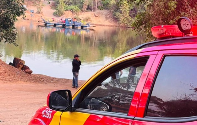 Mulher desaparece após carro afundar no Rio das Almas em São Luiz do Norte