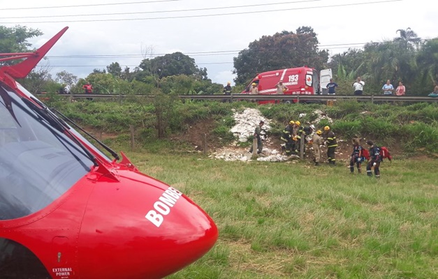 Mulher é transportada por helicóptero após acidente em Goiânia