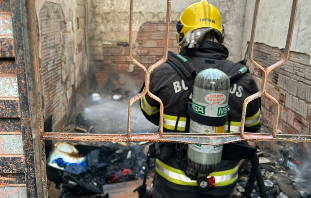 Mulher esquece chapinha ligada e provoca incêndio em Trindade