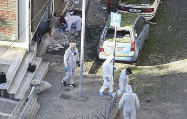 Mulher morre ao explodir bomba no norte da Grécia