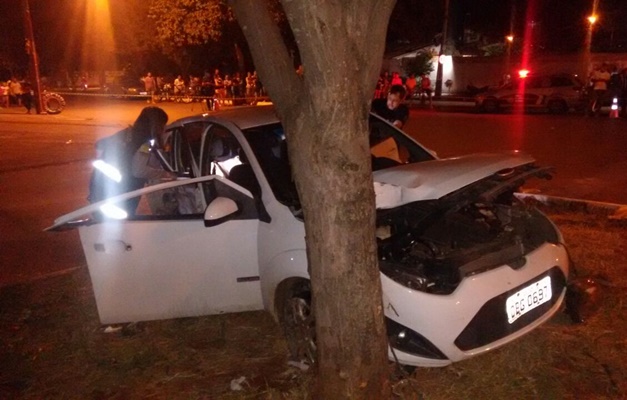 Mulher morre e cinco pessoas ficam feridas após acidente em Goiânia 