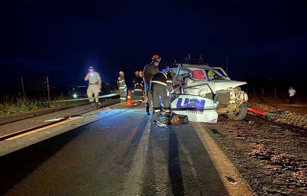 Mulher morre e cinco pessoas ficam feridas após acidente em Goiatuba