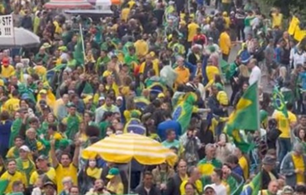 Multidão ocupa 18 quadras da Avenida Paulista em ato de 7 de setembro