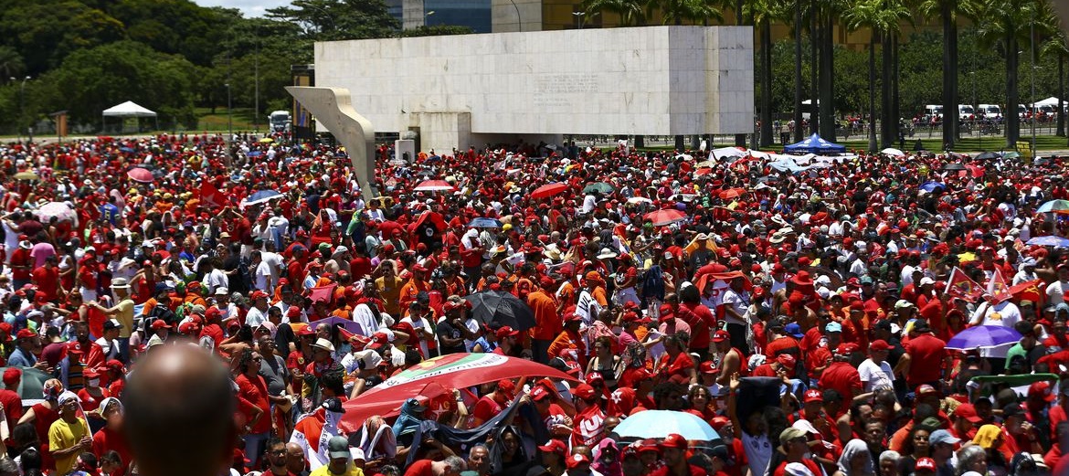 Multidão toma conta da Esplanada para posse de Lula