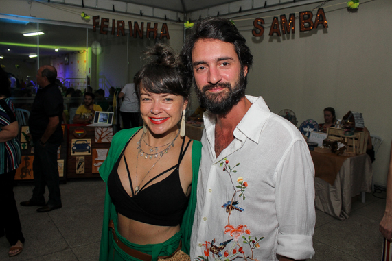 Músicos goianos reúnem animação e gente bonita em noite de samba, na Capital