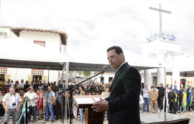 Na Cidade de Goiás, Marconi presta homenagem a anistiados políticos
