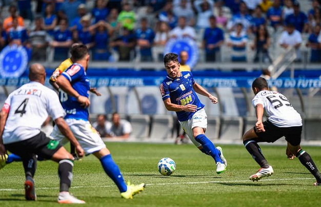 Na estreia de Mano, Cruzeiro atropela Figueirense com 4 gols de Willian
