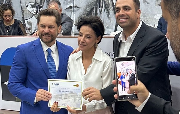 Na homenagem aos parlamentares o reconhecimento do papel do Legislativo