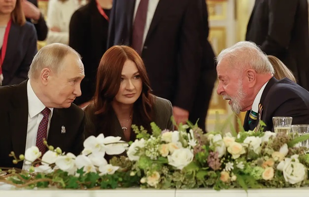 Na Rússia, Lula celebra 80 anos da vitória contra o nazismo