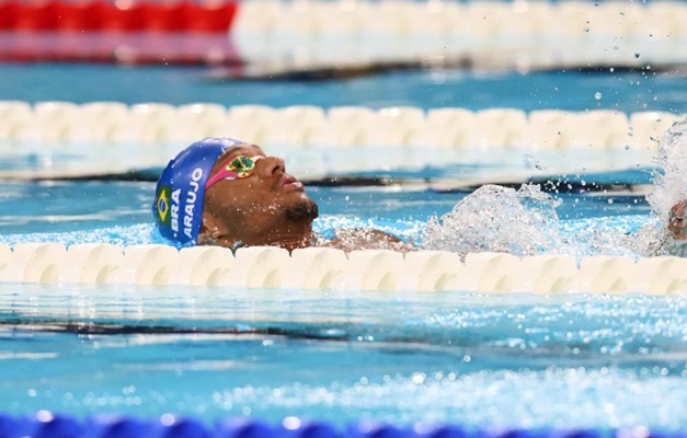 Nadador Gabriel Araújo conquista 1º ouro do Brasil na Paralimpíada