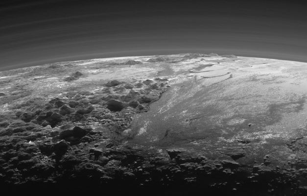 Nasa divulga vídeo com imagens da superfície de Plutão