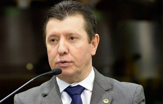 Nelto apresenta projeto que restringe emissão de passaportes diplomáticos 