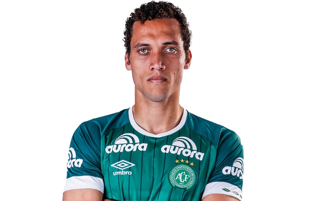 Neto é informado sobre tragédia com voo da Chapecoense e se emociona