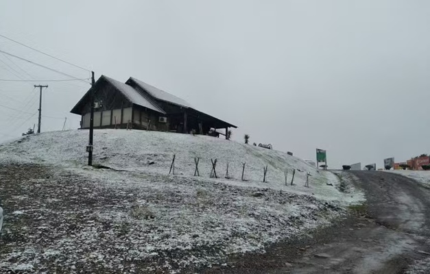 Neve surpreende moradores da Serra Gaúcha