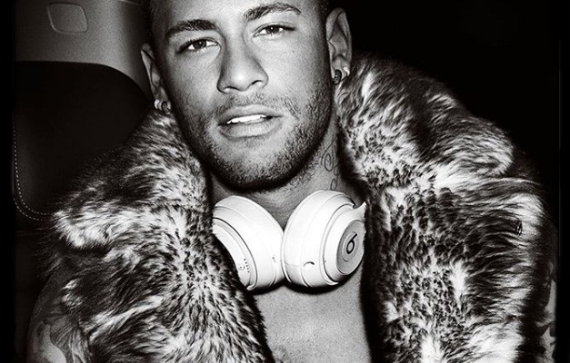 Neymar é capa de revista masculina