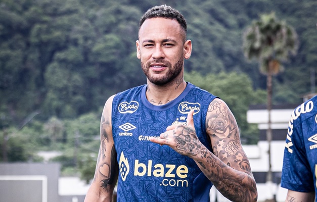 Neymar e outros craques fazem apelo contra grama artificial: 'Não se joga em gramado sintético'