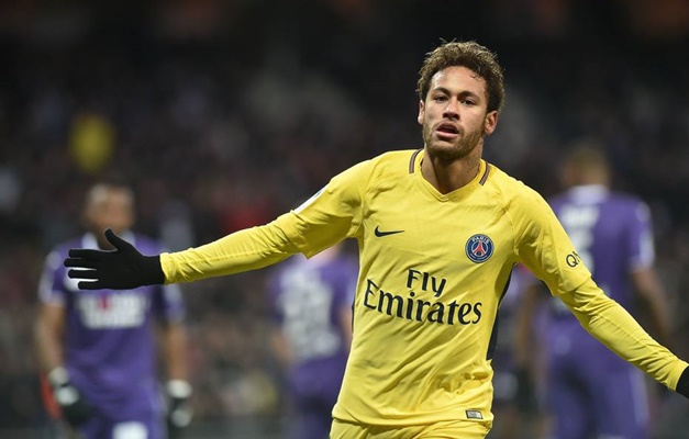 Neymar marca e Paris Saint-Germain goleia o Strasbourg no Francês