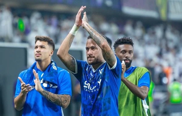 Neymar volta ao futebol após um ano e quase faz gol em 29 minutos em vitória do Al-Hilal