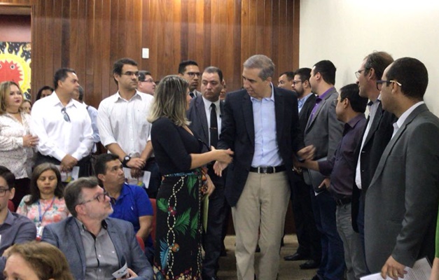 No Crer, José Eliton anuncia novas medidas da Saúde em Goiás 