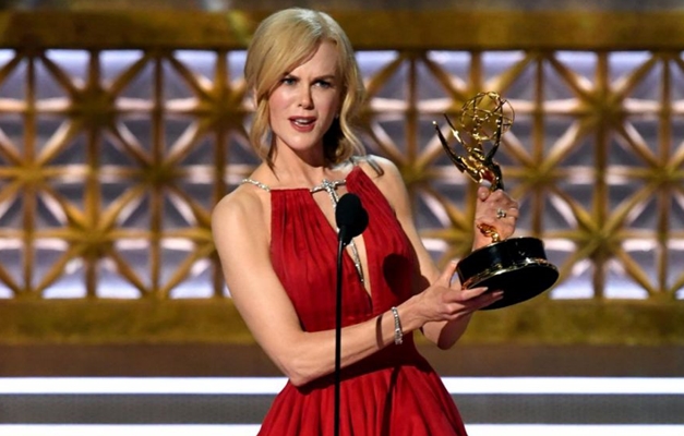 No Emmy, Nicole Kidman faz discurso denunciando a violência doméstica