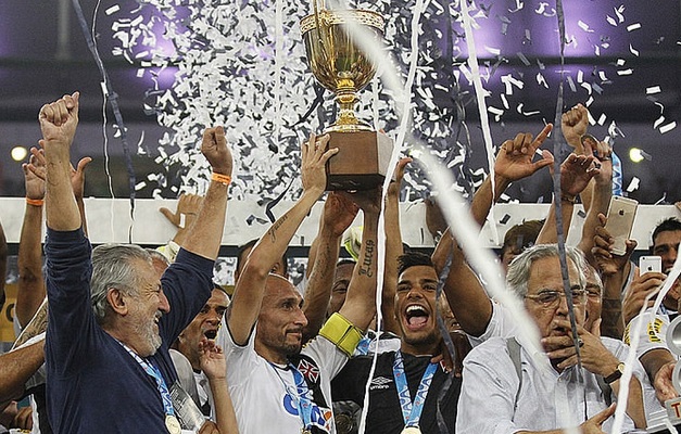 No Maracanã, Vasco volta a vencer Botafogo e é campeão carioca depois de 12 anos