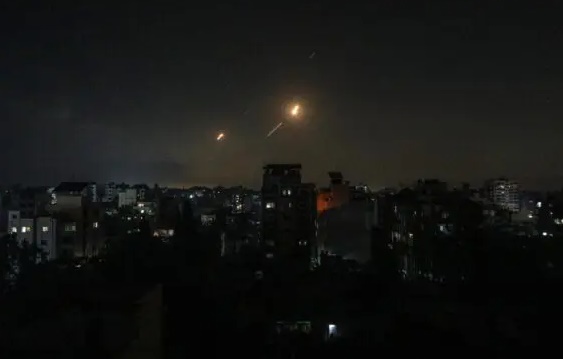 Nova onda de ataque do Irã mata pelo menos cinco pessoas em Israel