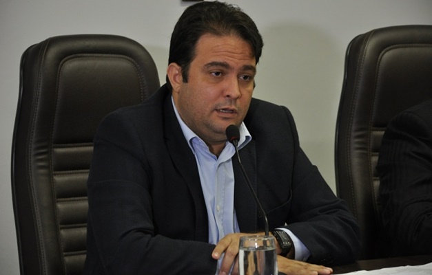 Nova TBC: Roda de Entrevista recebe o prefeito de Anápolis Roberto Naves 