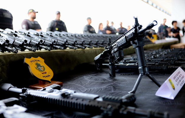 Novas armas e viaturas reforçam segurança penitenciária em Goiás