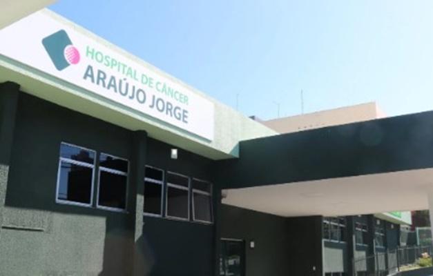 Número de cirurgias mensais no Hospital Araújo Jorge será ampliado em 25% 