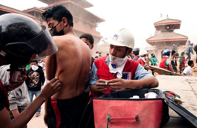 Número de mortes por terremotos no Nepal chega a 2.200