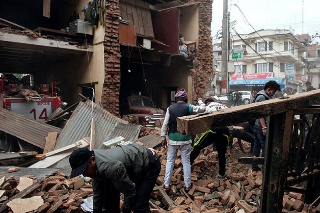 Número oficial de mortos em terremoto no Nepal supera 2.500