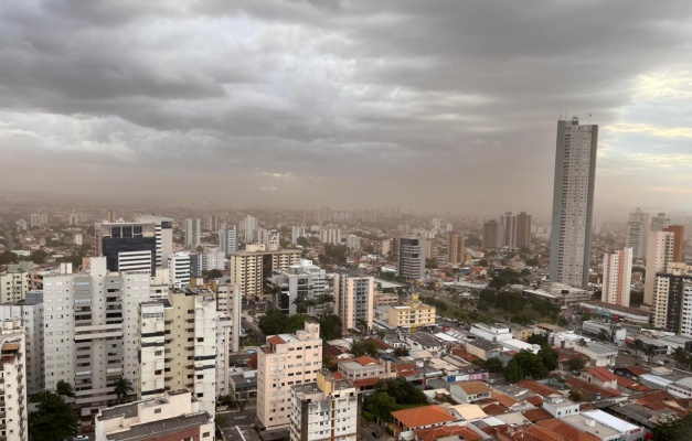 Nuvem de poeira encobre o céu de Goiânia nesta quarta-feira (28/5)