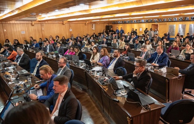 OAB-GO desagrava advogados e denuncia atuação arbitrária de delegado da PC