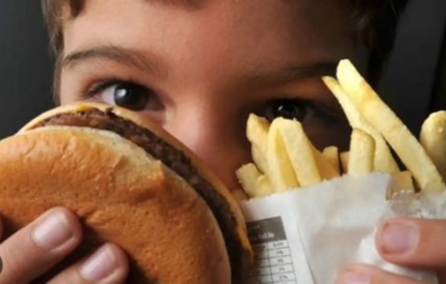 Obesidade afeta quase 4 milhões de crianças e adolescentes brasileiros