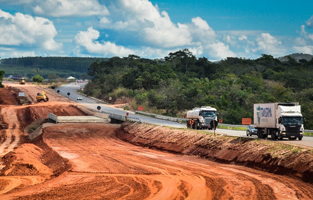 Obras de duplicação e reconstrução de rodovias seguem aceleradas em Goiás