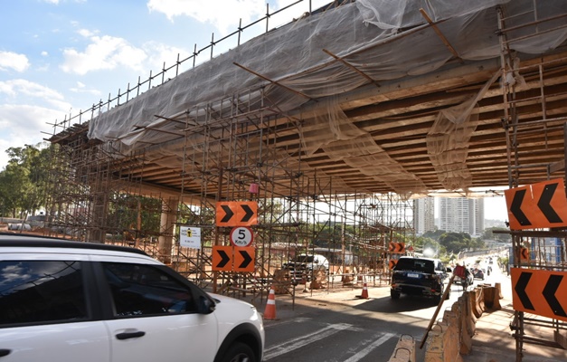 Obras do viaduto da Avenida Castelo Branco avançam em Goiânia
