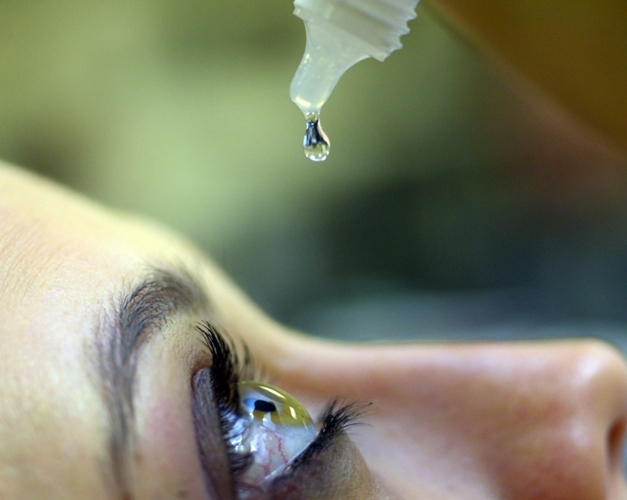 Oftalmologista alerta para cuidados com os olhos durante o verão
