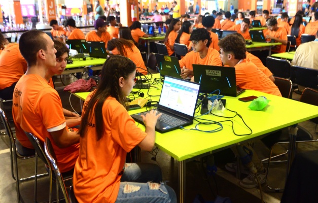 Olimpíada de IA Aplicada triplica inscrições e reúne mais de mil estudantes