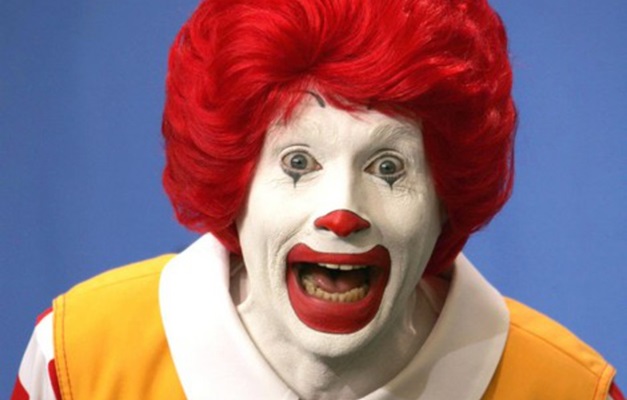 Onda de 'palhaços assustadores' faz McDonald's limitar aparições de mascote