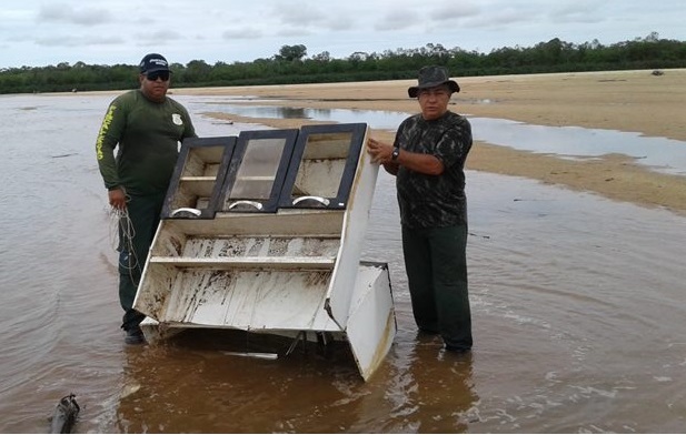 Operação Limpeza recolhe lixo deixado por turistas no Rio Araguaia