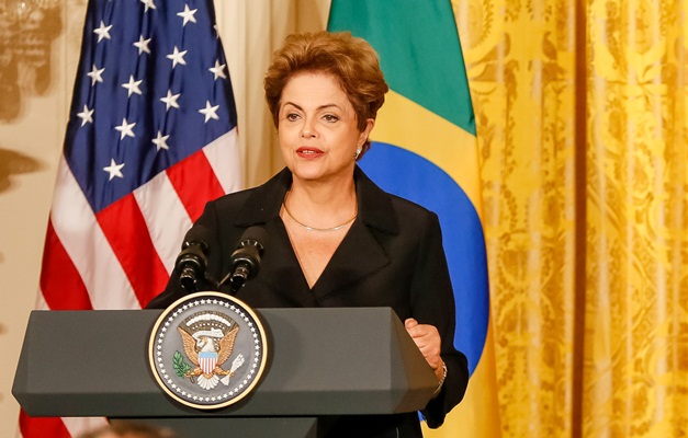 Oposição ameaça protocolar representação contra Dilma e Edinho Silva