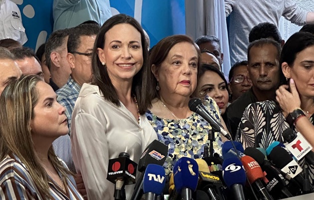 Oposição registra nome provisório após não conseguir inscrever Corina Yoris