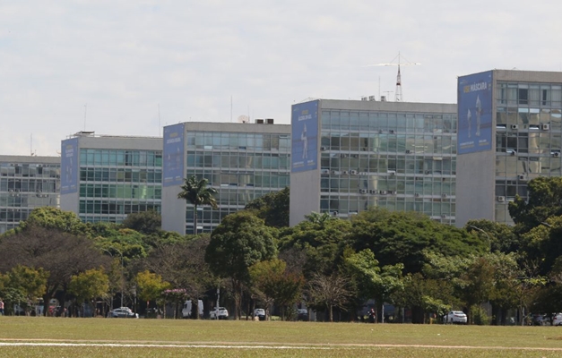 Orçamento de 2022 prevê abertura de 43.192 vagas no serviço público federal