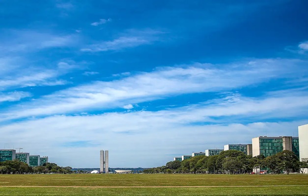 Orçamento de 2025 autoriza 57,8 mil novas vagas no governo federal