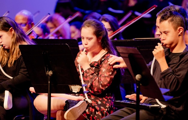 Orquestra Sinfônica realiza concerto inclusivo no Dia da Síndrome de Down